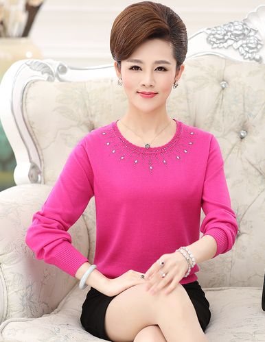 優雅不設限 40-50歲中年媽媽裝短款毛衣，一件解鎖冬春時尚打底